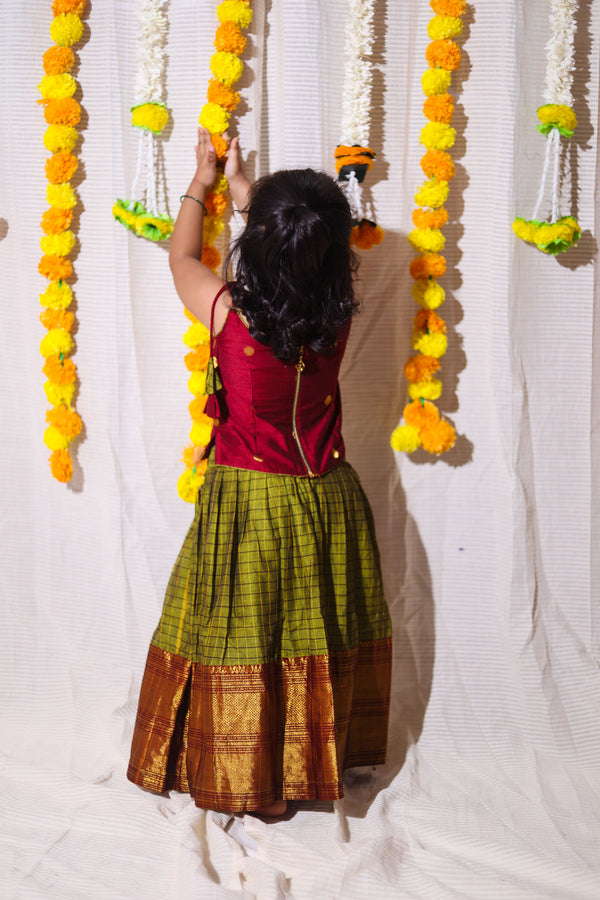 Inbha Green with Maroon Mini