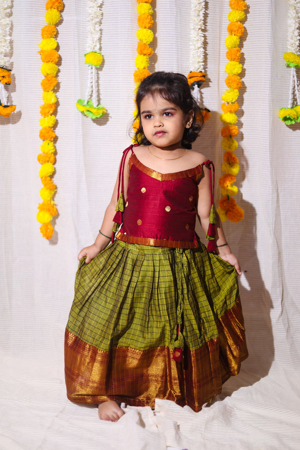 Inbha Green with Maroon Mini