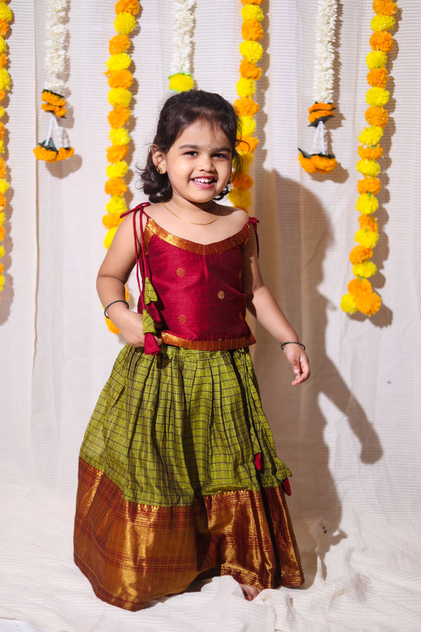 Inbha Green with Maroon Mini