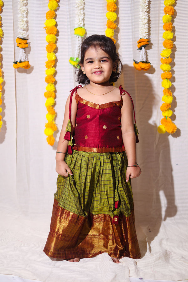 Inbha Green with Maroon Mini
