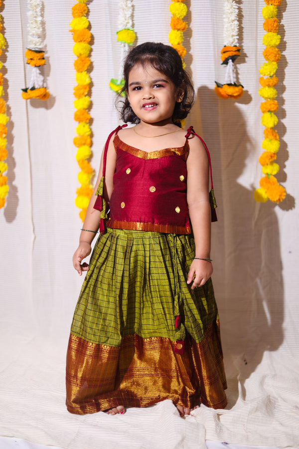 Inbha Green with Maroon Mini