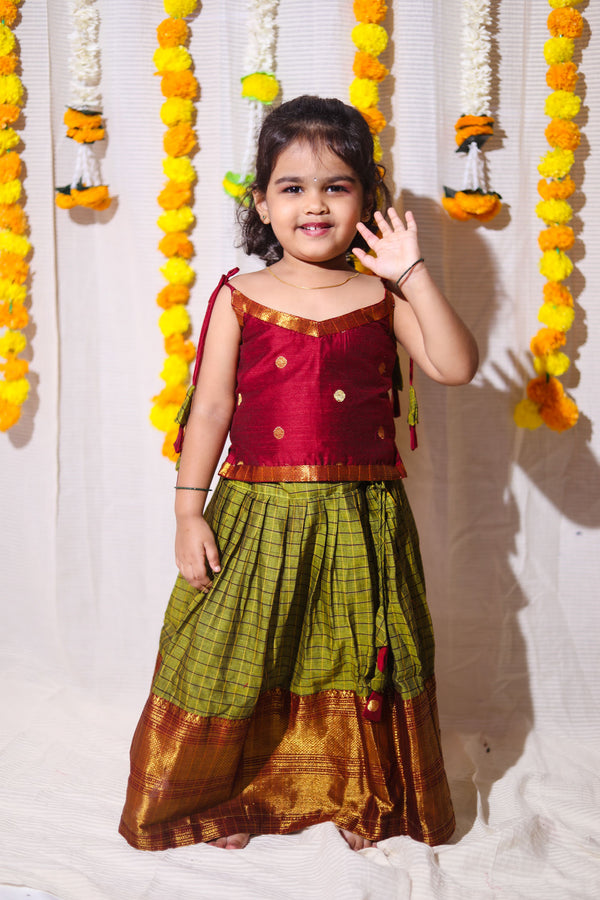 Inbha Green with Maroon Mini