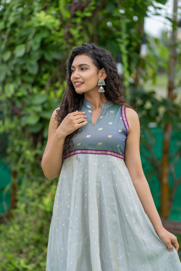 Taapse Grey