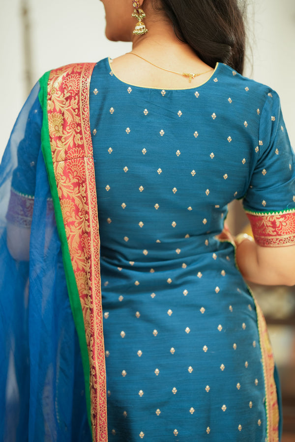 Svarna Teal Blue Kurti Set