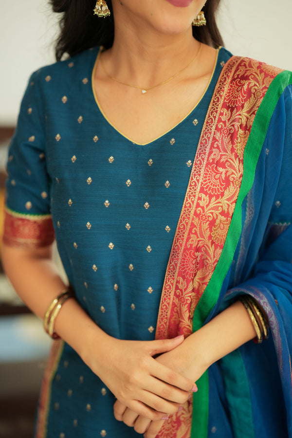 Svarna Teal Blue Kurti Set