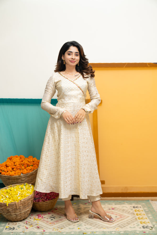Savitha Ivory with Multi Color stripes dupatta