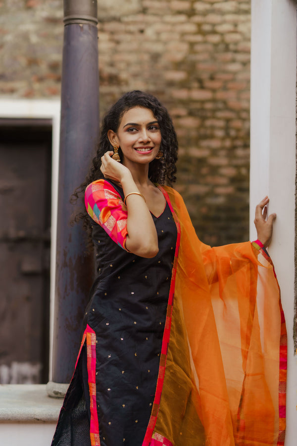 Poonam Black Kurti & Multicolor dupatta (Set of 2)