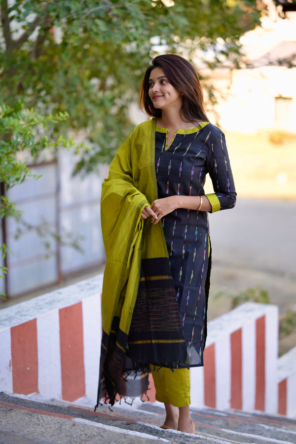 Akshita Black