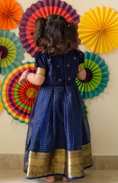 Saatvika Navy Mini
